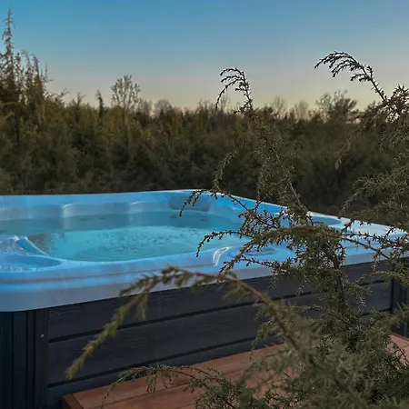 Juniper Minivilla Jacuzzi&sauna Soderby